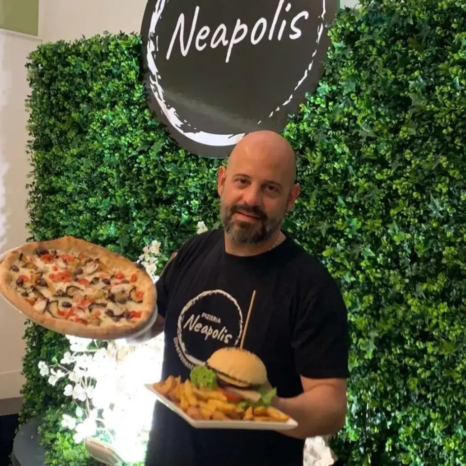 Francesco Napoli, pizzeria Neapolis di Finale Ligure