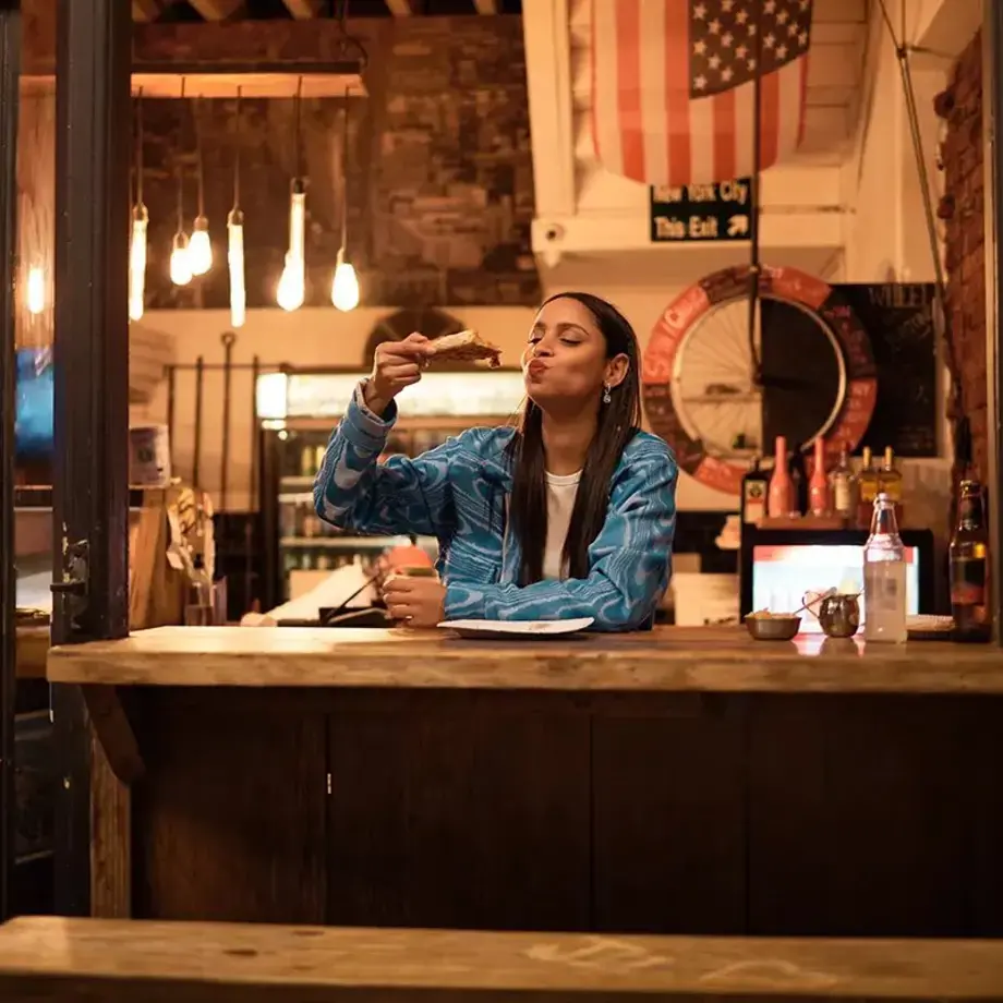 I consigli per mangiare da soli al ristorante: la guida definitiva