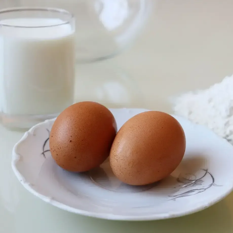 Latte uova e farina pesati senza bilancia