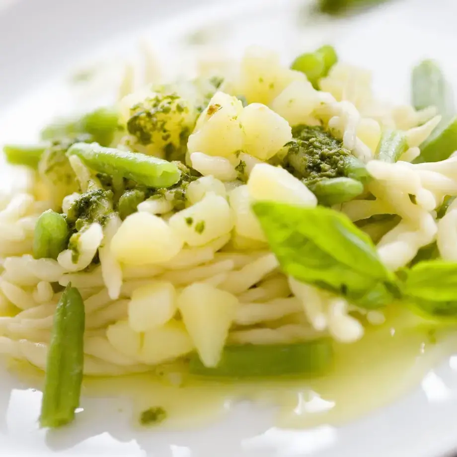Trofie al pesto genovese vegan con patate e fagiolini