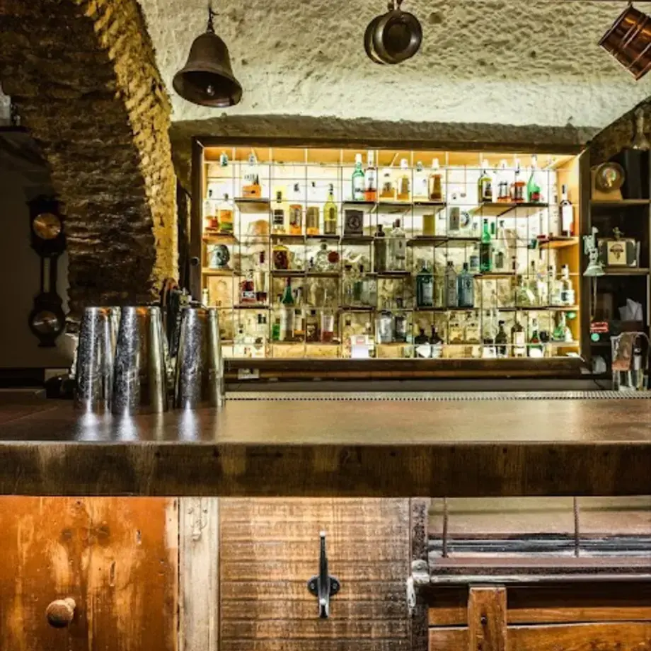 Argot Speakeasy - Mixology bar - live music