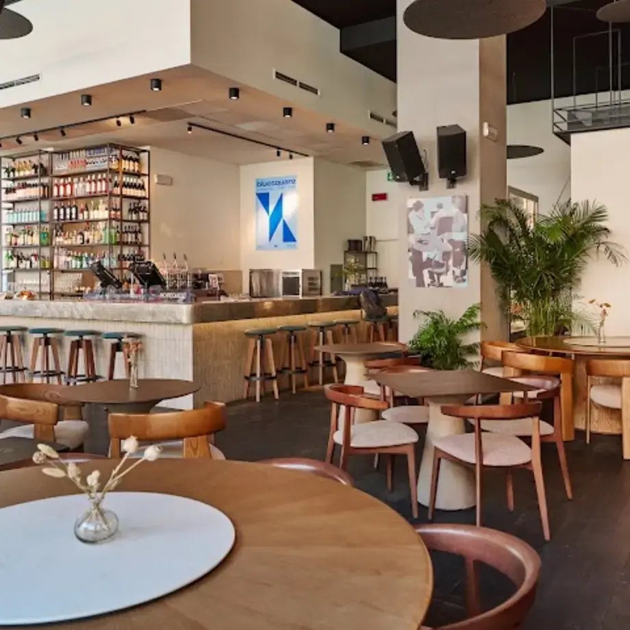 Bluesquare - Contemporary Inn