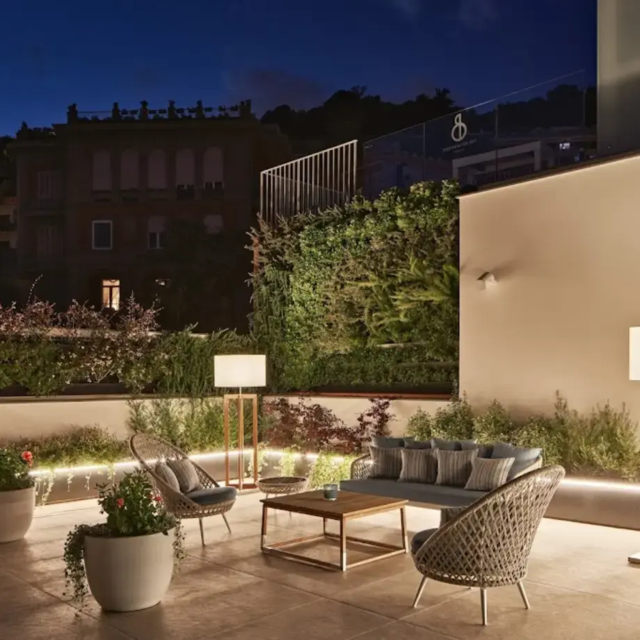 De Bonart Naples, Curio Collection by Hilton