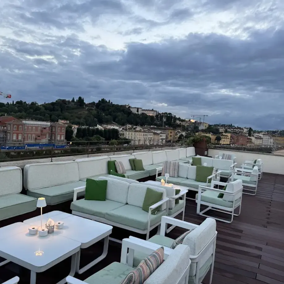 Empire Rooftop View American Bar &amp; Pool