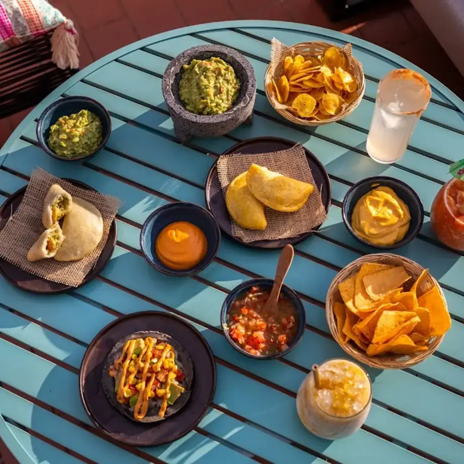 HEY GÜEY • Cocktail Bar Y Taqueria