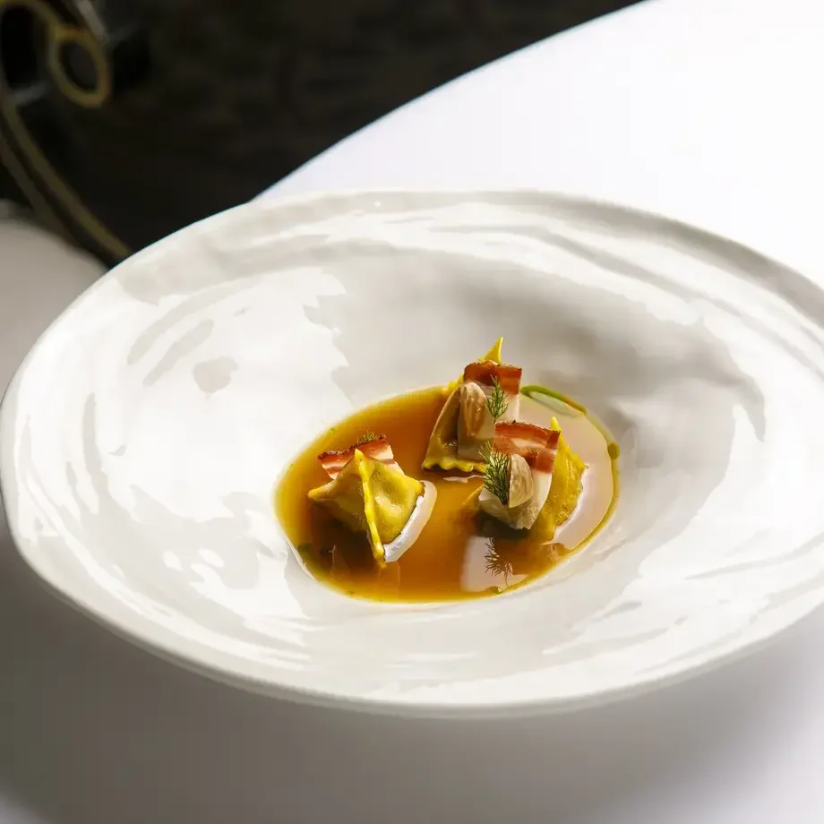 Raviolo granchio e pancetta