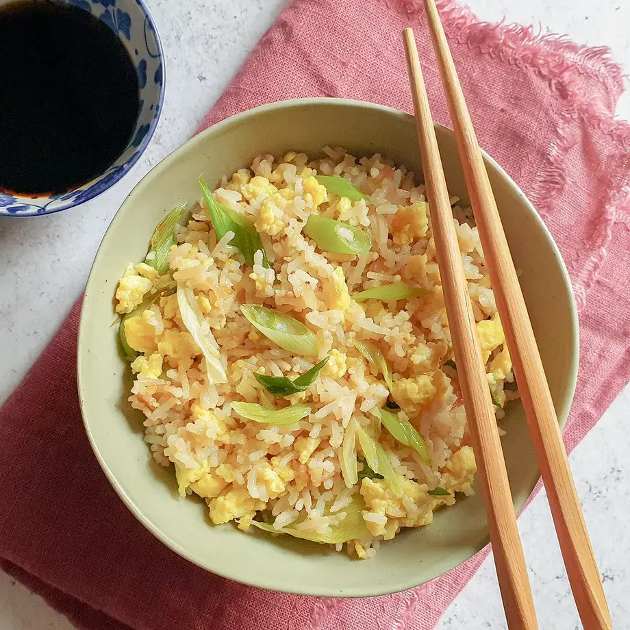 Riso con uovo fritto