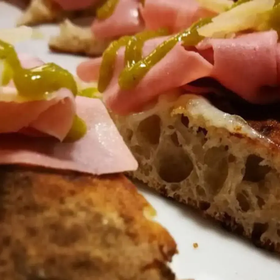 pizza-mortadella-formaggio-crema-pistacchi