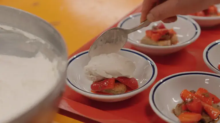 Fragole, piselli, mascarpone e cioccolato