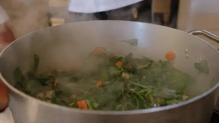 Tortiglioni con crema di verdure, fonduta e carciofi fritti