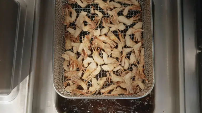 Tortiglioni con crema di verdure, fonduta e carciofi fritti