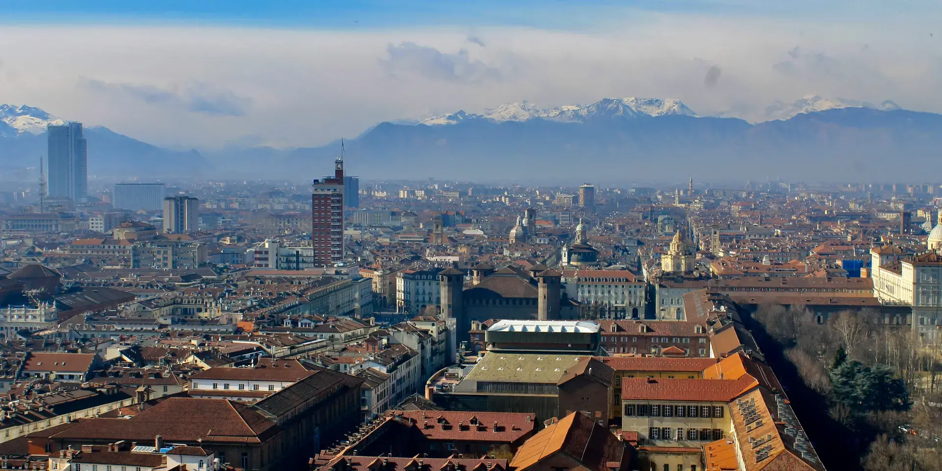 Vista aerea degli edifici della città durante il giorno