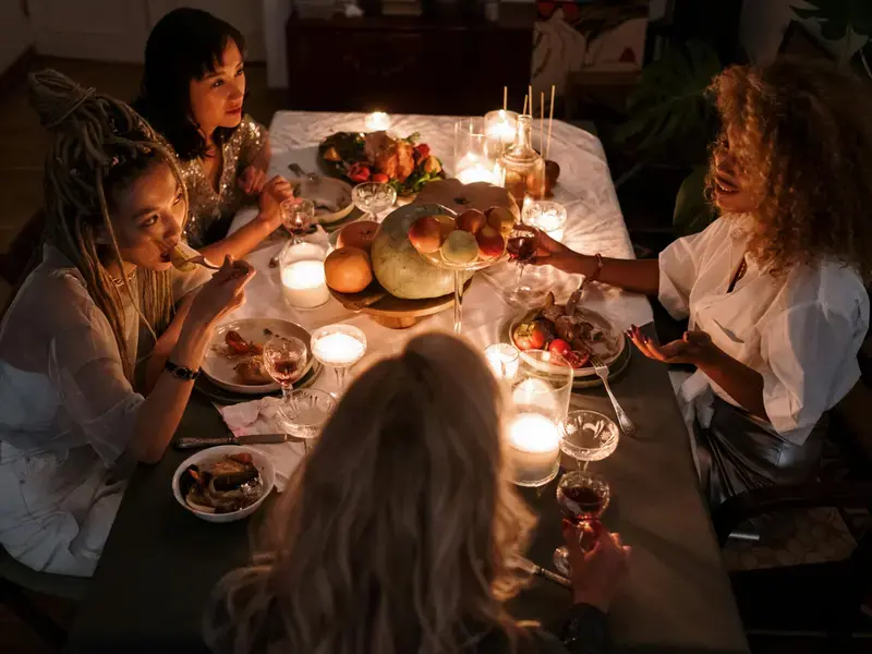 Cena tra amici Pexels