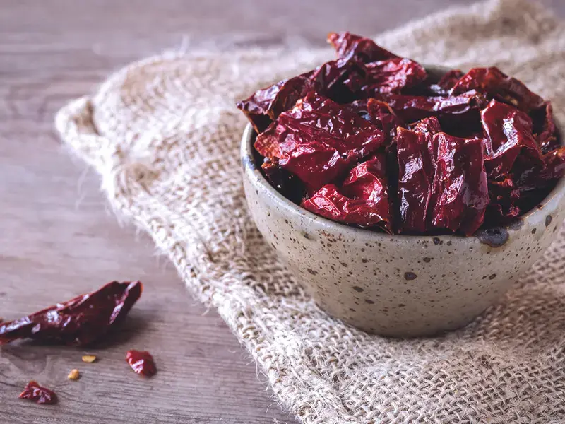 Cosa sono i peperoni cruschi e come usarli in cucina