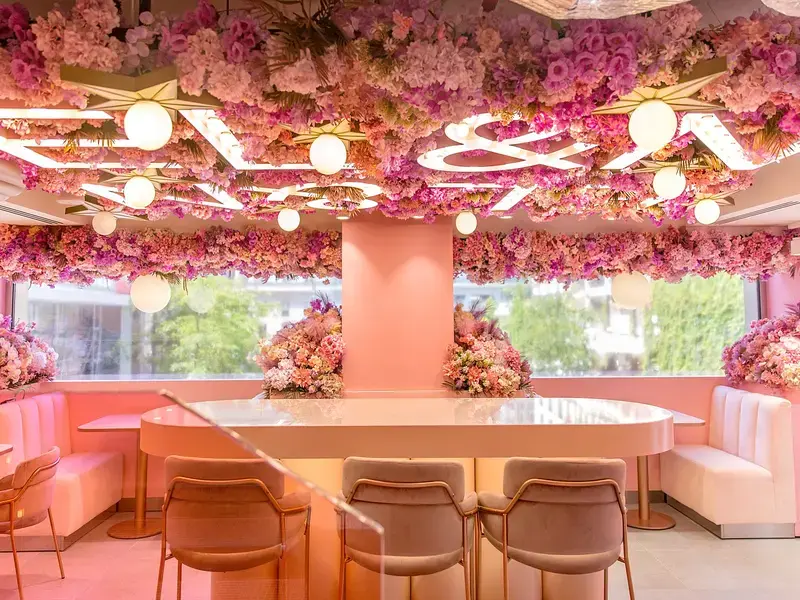 EL&amp;N, il locale tutto rosa a Milano