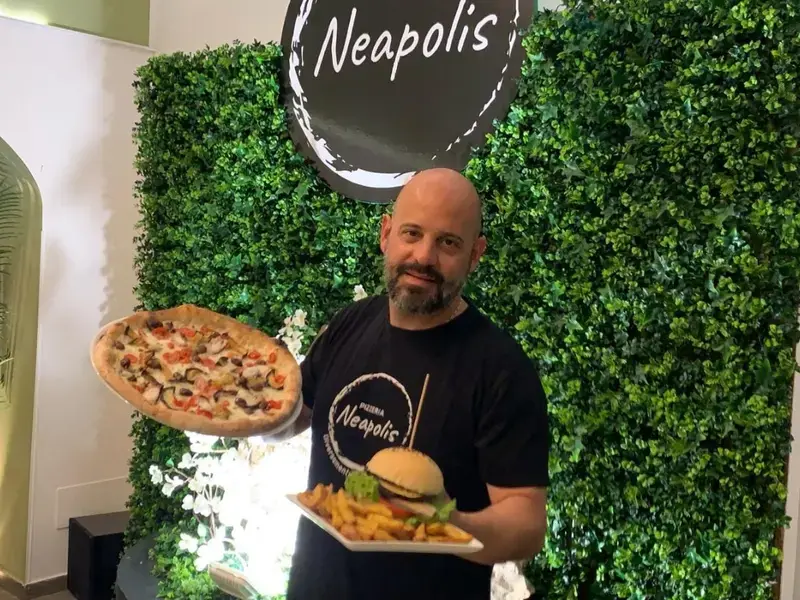 Francesco Napoli, pizzeria Neapolis di Finale Ligure