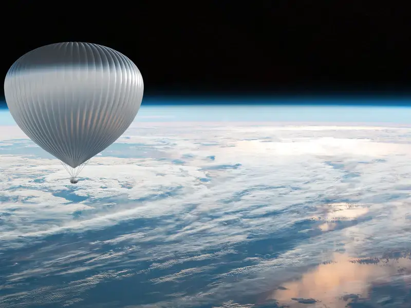 Cena nello spazio a 25 km dalla Terra