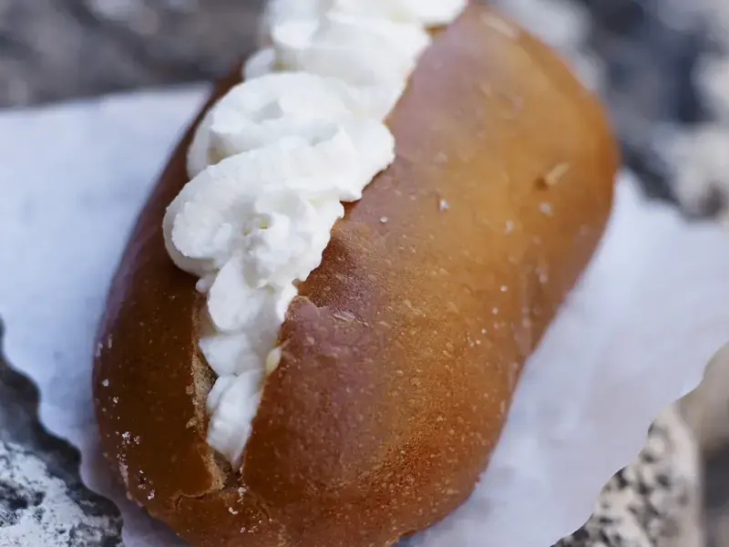 Maritozzo con panna