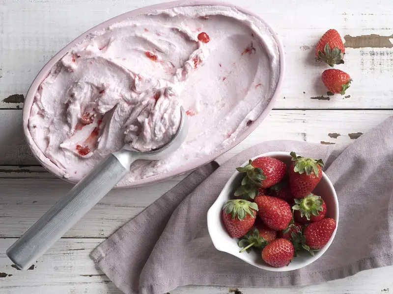 Gelato alla fragola senza lattosio