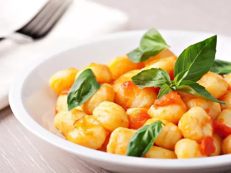 gnocchid i patate al pomodoro e basilico