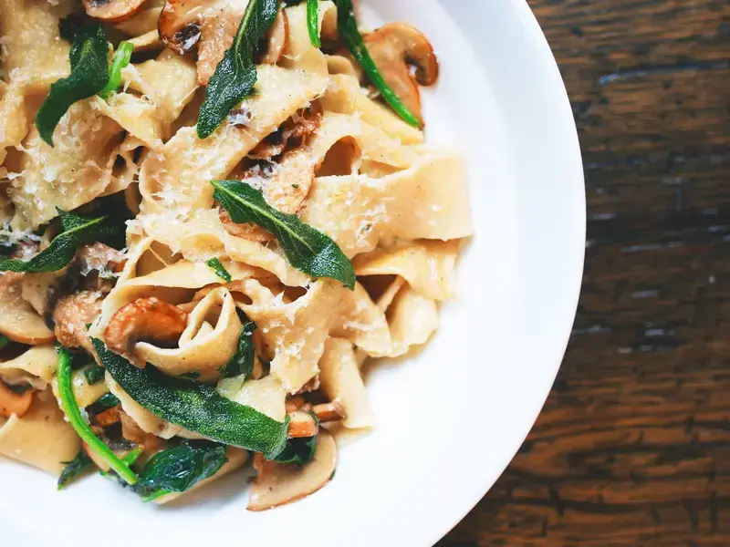 Pasta di riso senza glutine con burro e salvia