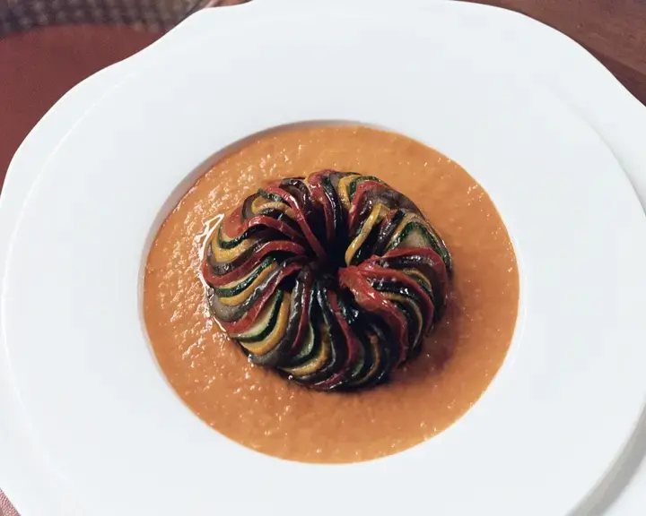 Millefoglie di verdure estive con salsa piperade dello chef Alessandro Billi