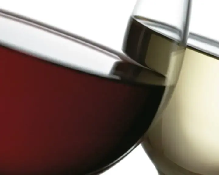 Come abbinare l'acqua con il vino