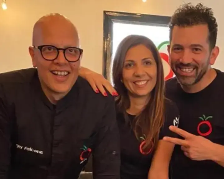 Roger Falcone e i soci della pizzeria Il Pomodorino