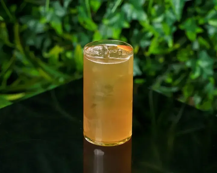 Percoca Tiki: la ricetta del drink di Cru Salumeria Alcolica